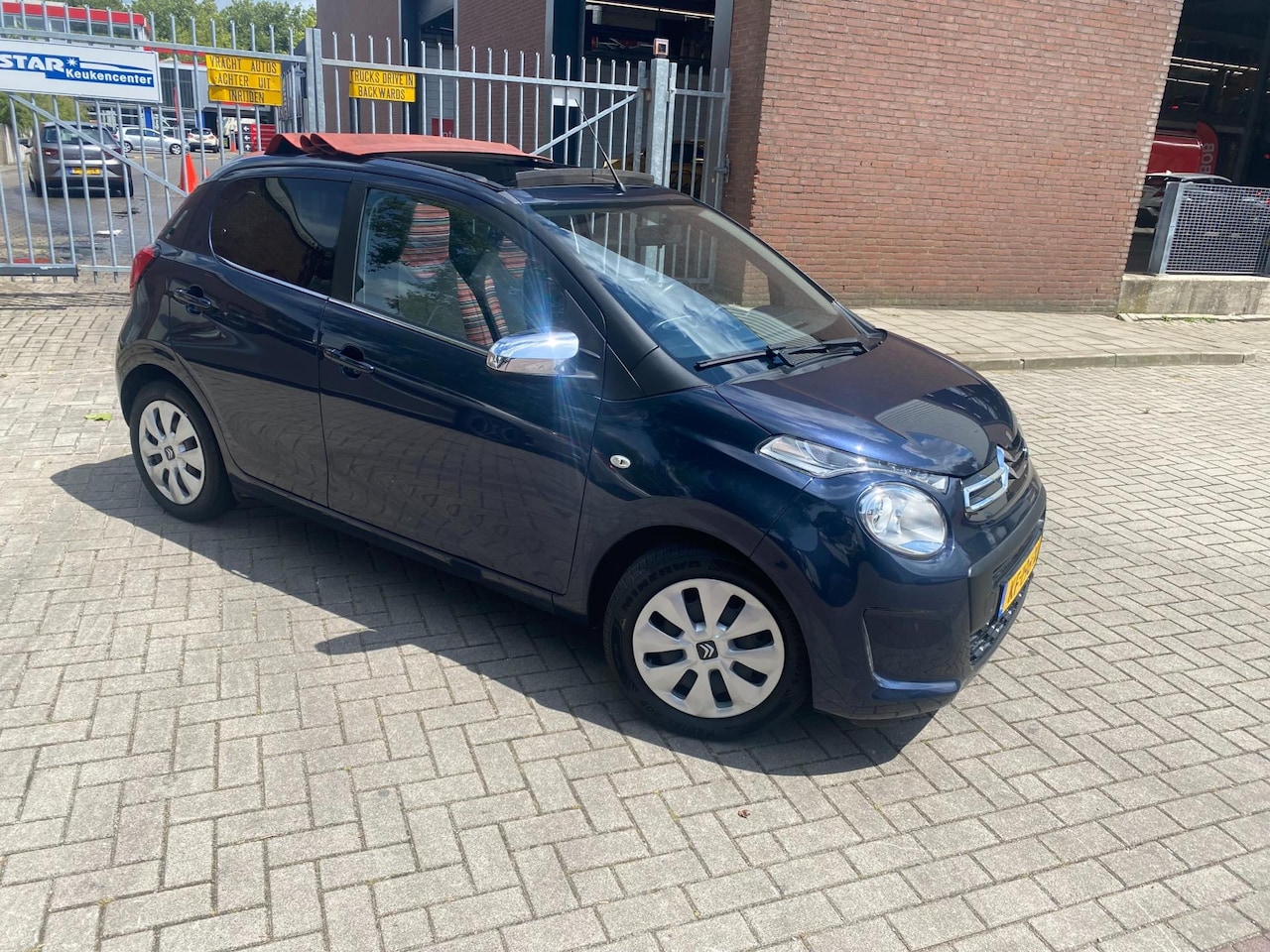 Citroën C1 - 1.0 e-VTi Airscape Feel * Pano * 2016 * Airco * Cruise Control * APK 22-8-2025 * 4deurs * - AutoWereld.nl