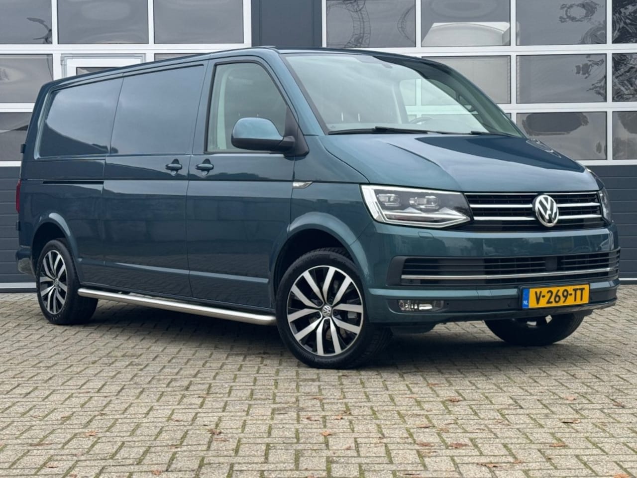 Volkswagen Transporter - 2.0 TDI 204pk L2H1 HIGHLINE / Leder / Dubbele schuifdeur - AutoWereld.nl