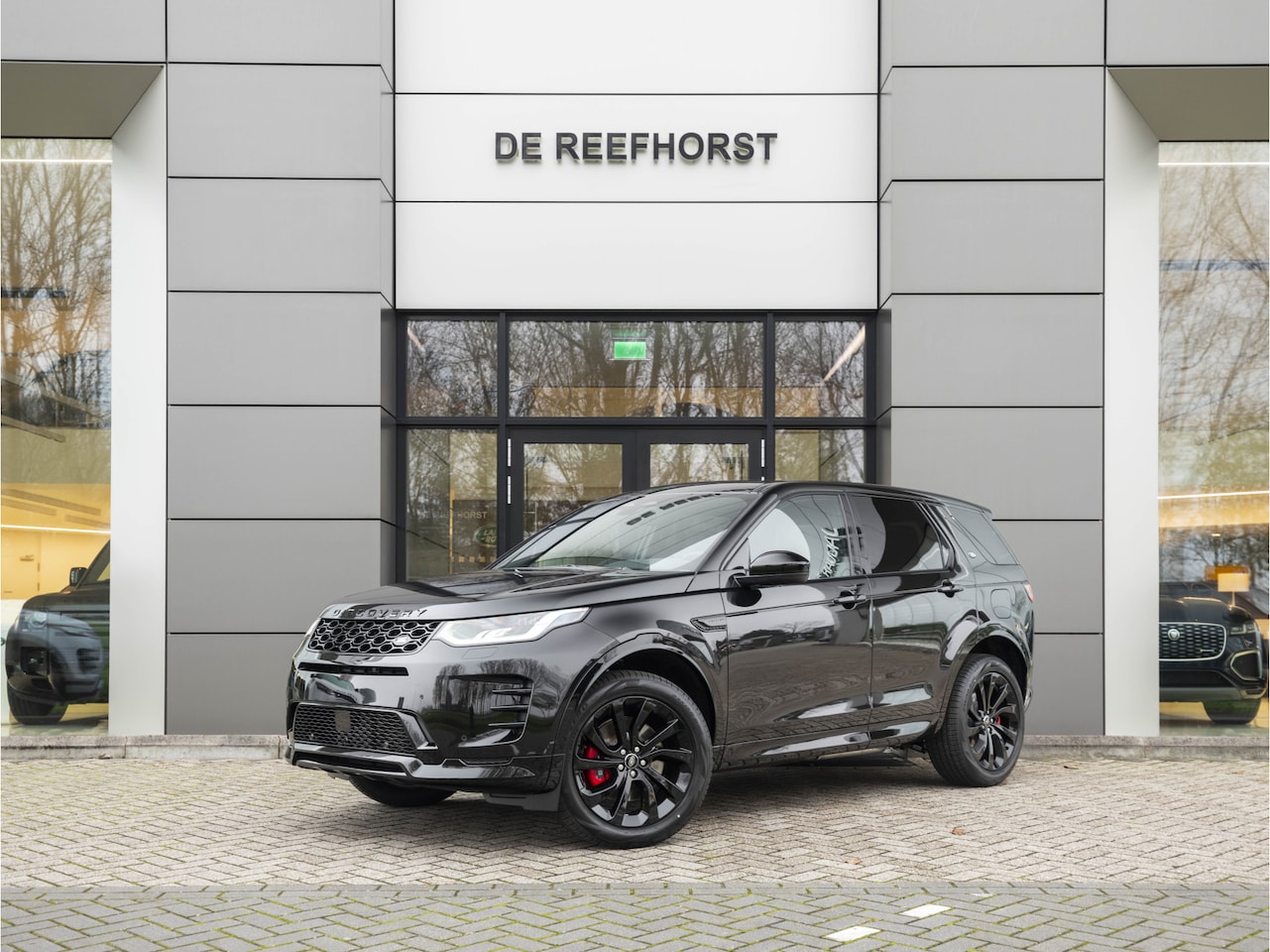 Land Rover Discovery Sport - P270e PHEV Dynamic SE | Elektrische trekhaak| Meridian Surround Audio | Rode Remklauwen - AutoWereld.nl