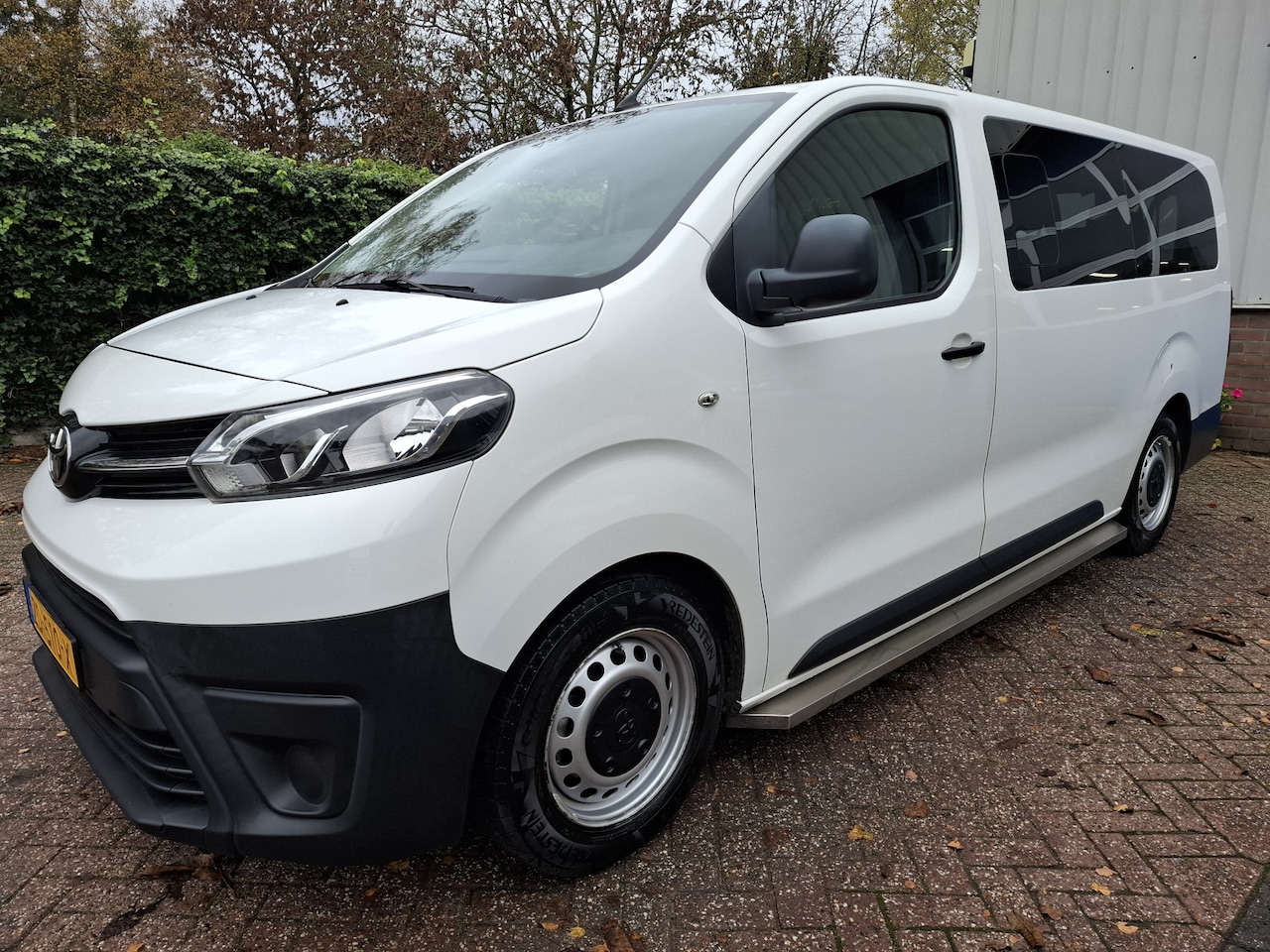 Toyota ProAce Shuttle - 1.5 D-4D Cool Comfort Long 17495.- INCL BTW 9-PERSOONS AIRCO 120PK - AutoWereld.nl