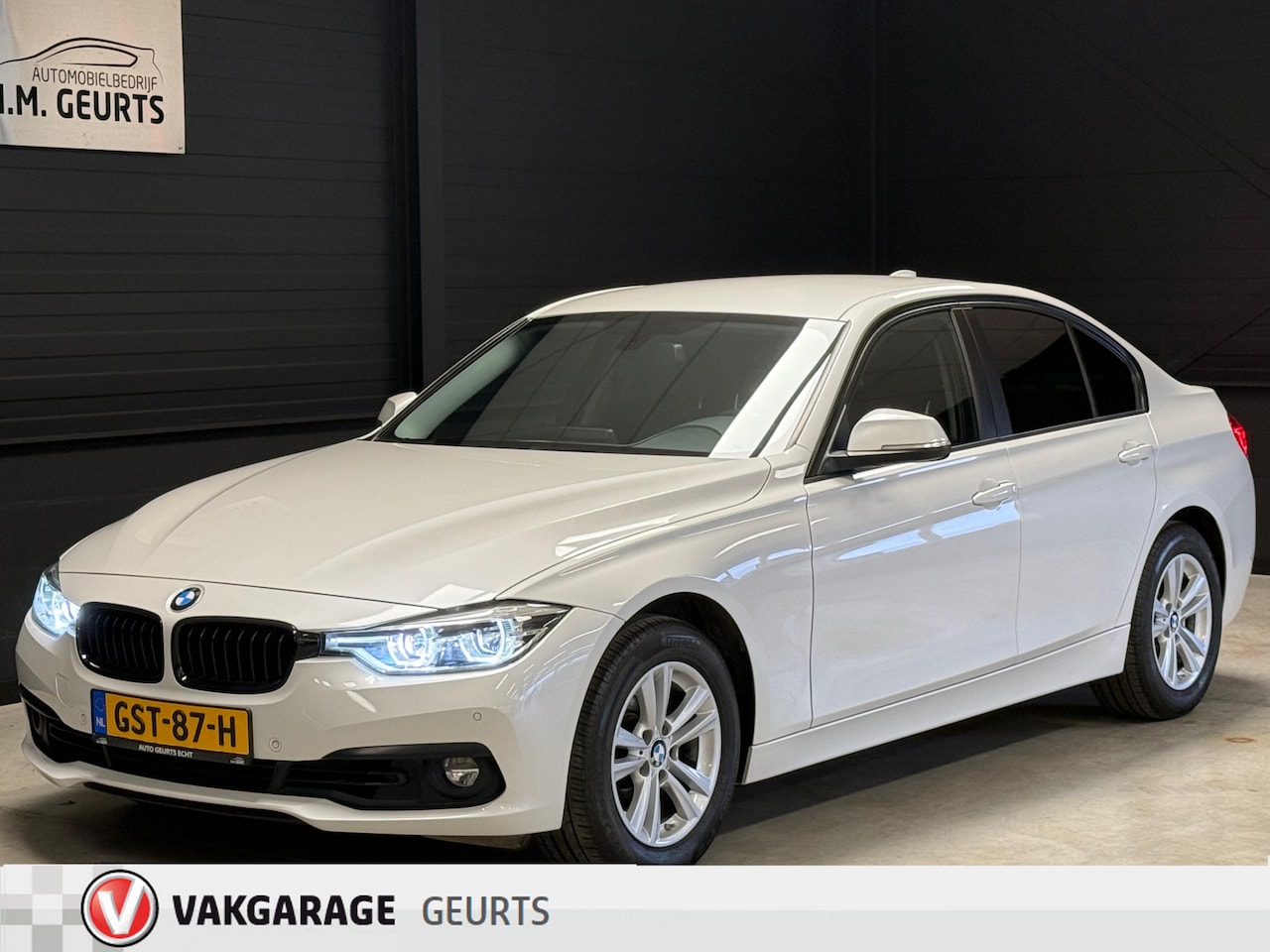 BMW 3-serie - 318i Automaat Led Leder Clima Navi Cruise Lm Velgen Dealeronderhouden - AutoWereld.nl