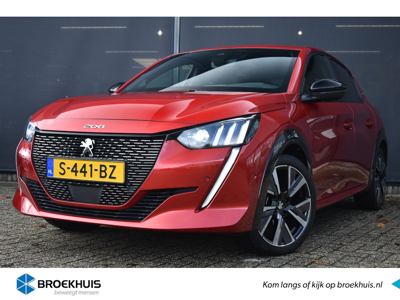 Peugeot 208 - 1.2 PureTech GT 130pk Automaat | Navigatie | Achteruitrijcamera | Sportstoelen | Sfeerverl - AutoWereld.nl