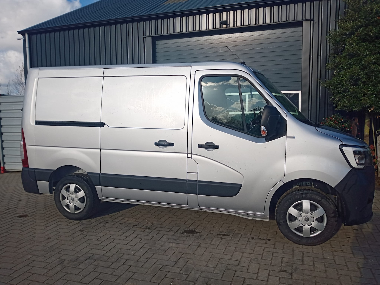 Renault Master - T28 2.3 dCi 135 L1H1 Work Edition - AutoWereld.nl