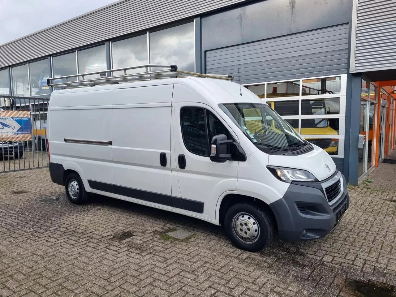 Peugeot Boxer - L3H2 2.0 HDI 160 PK E6/ LED/ Navi - AutoWereld.nl