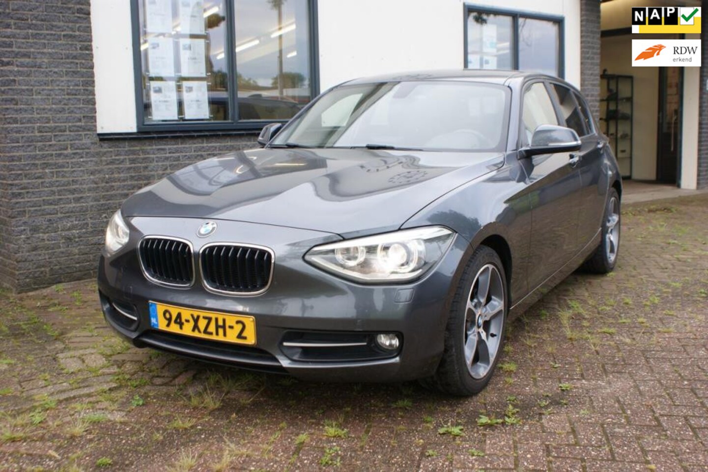 BMW 1-serie - 116i - Sportline | Sport leer |Navi | Nwe kettingset - AutoWereld.nl