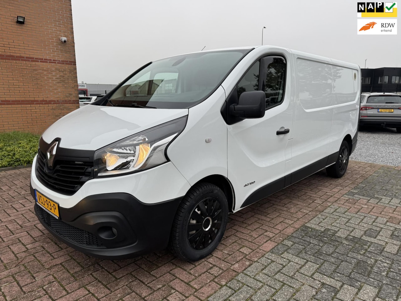 Renault Trafic - 1.6 dCi T29 L2H1 Générique 3 zits. navigatie, pdc - AutoWereld.nl