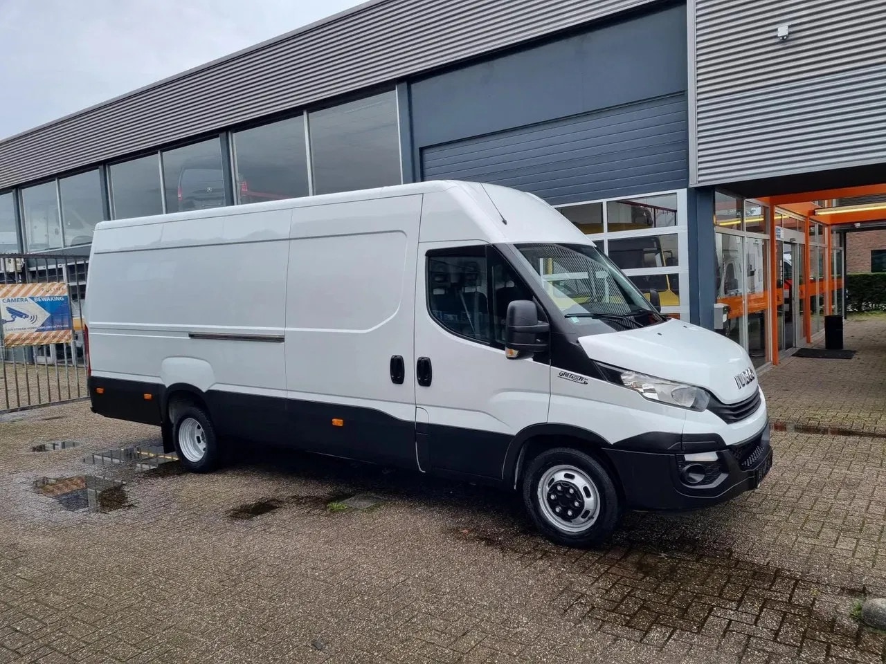 Iveco Daily - 35C18 3.0D MAXI/ L4H2/ Airco - AutoWereld.nl