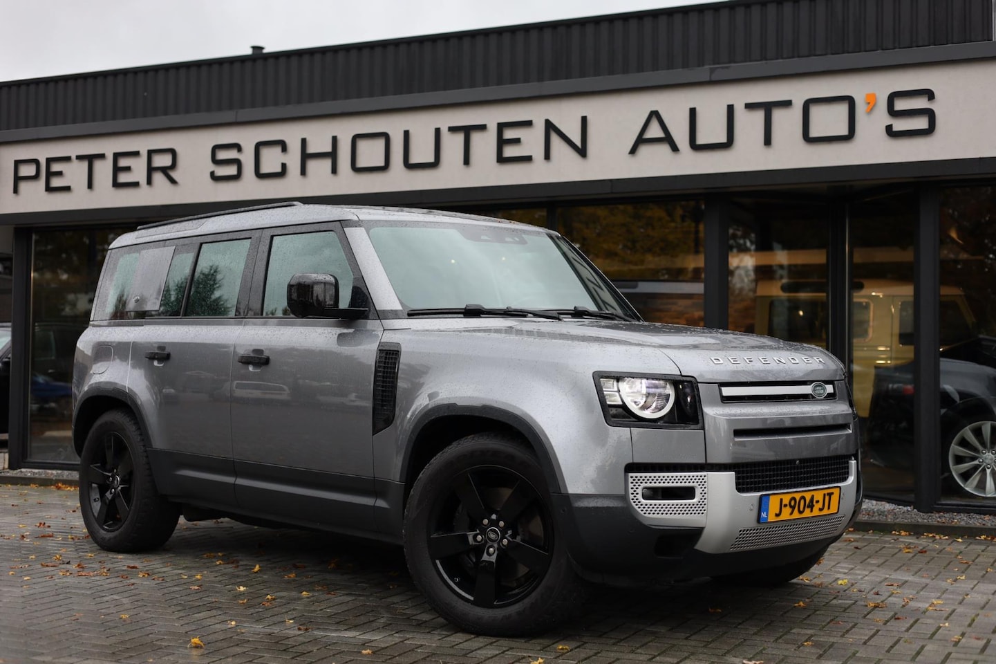 Land Rover Defender 110 - P400 SE 7-Persoons | Pano | Trekhaak | Luchtvering | 20"LMV - AutoWereld.nl