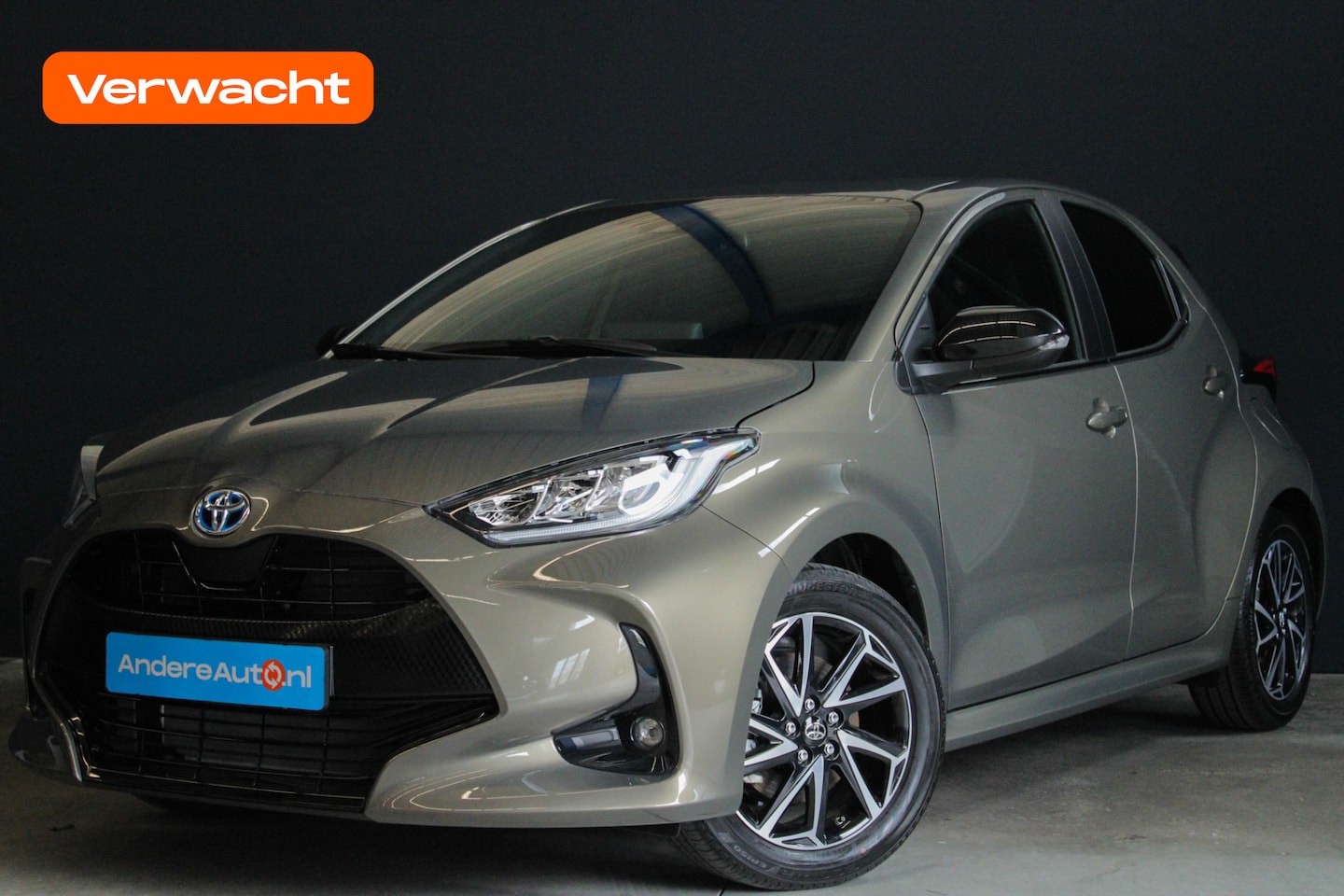 Toyota Yaris - 1.5 Hybrid Executive |head up|leder|navigatie|cruise control|stoelverwarming|camera| - AutoWereld.nl