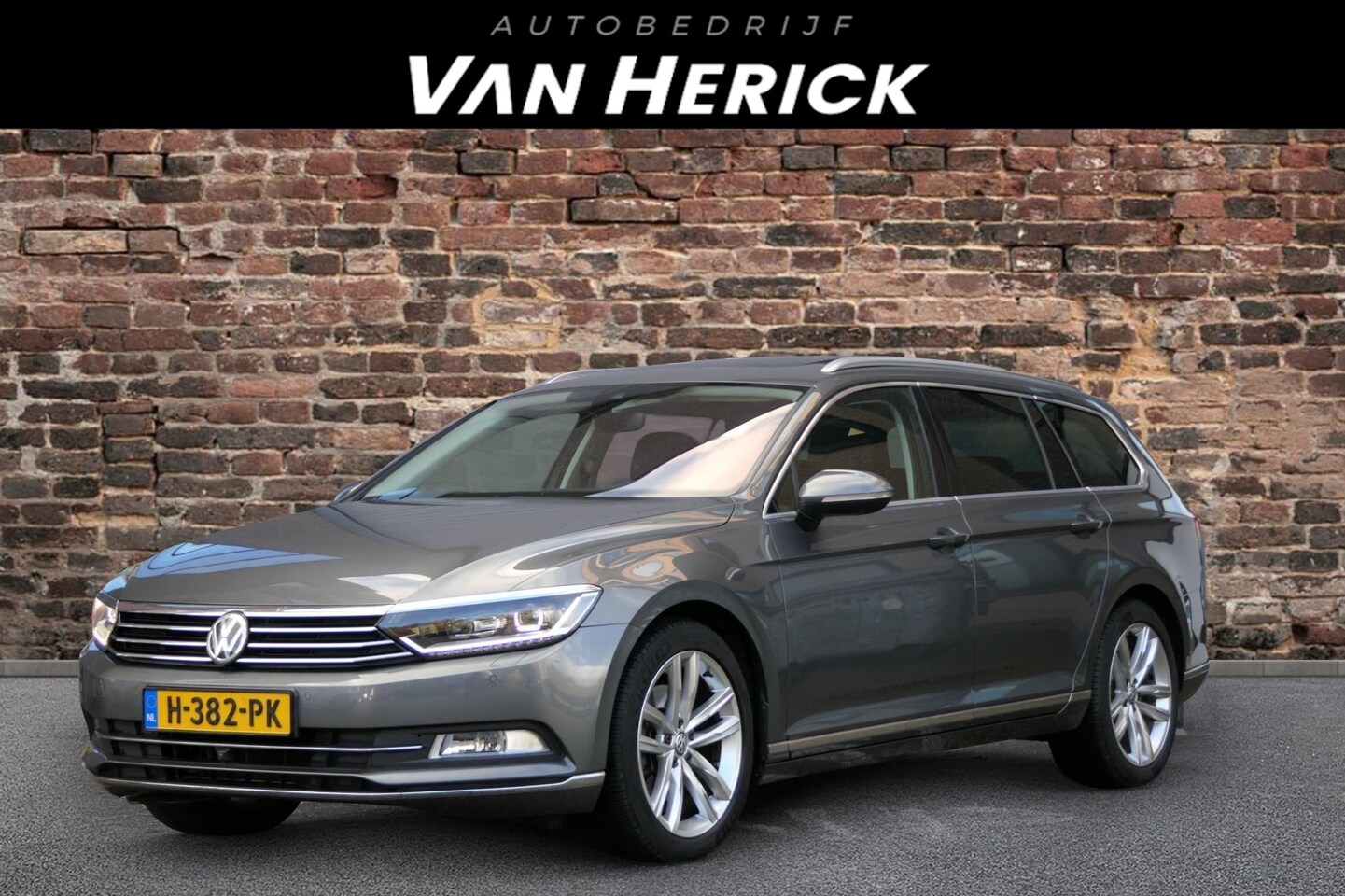 Volkswagen Passat Variant - 1.4 TSI ACT R-line | ACC | Open-dak | Camera | Velours - AutoWereld.nl