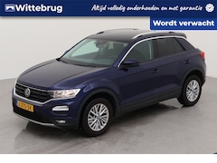 Volkswagen T-Roc - 1.0 TSI 115pk Style Navigatie / Parkeersensoren / Climate control / LM velgen