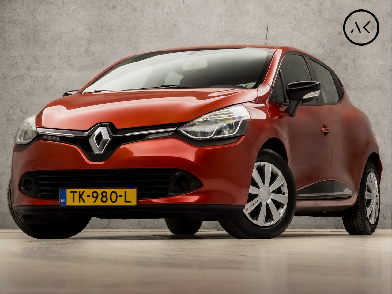 Renault Clio - 0.9 TCe Authentique (NAVIGATIE, BLUETOOTH, CRUISE, AIRCO, ELEK PAKKET, SPORTSTOELEN, STUUR - AutoWereld.nl