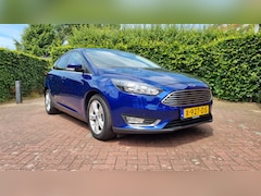 Ford Focus - 1.5 Titanium Ecoboost | Navi | Stuur- en Stoelverwarming | Parkeersensoren achter | Blueto