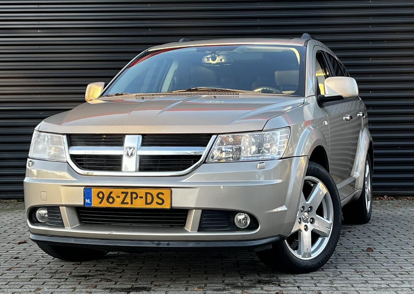 Dodge Journey - 7 persoons | Airconditioning | Automaat | Lederen bekleding | Trekhaak | Lichtmetalen velg - AutoWereld.nl