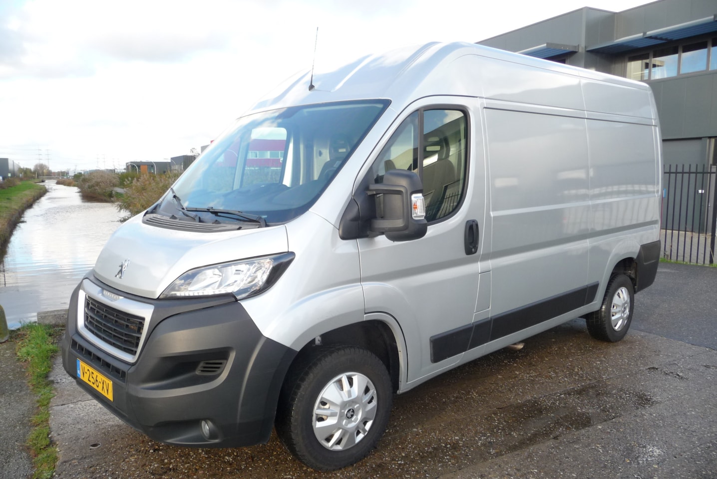 Peugeot Boxer - 330 2.0 BlueHDI L2H2 Premium Pack 330 2.0 BlueHDI L2H2 Premium Pack - AutoWereld.nl