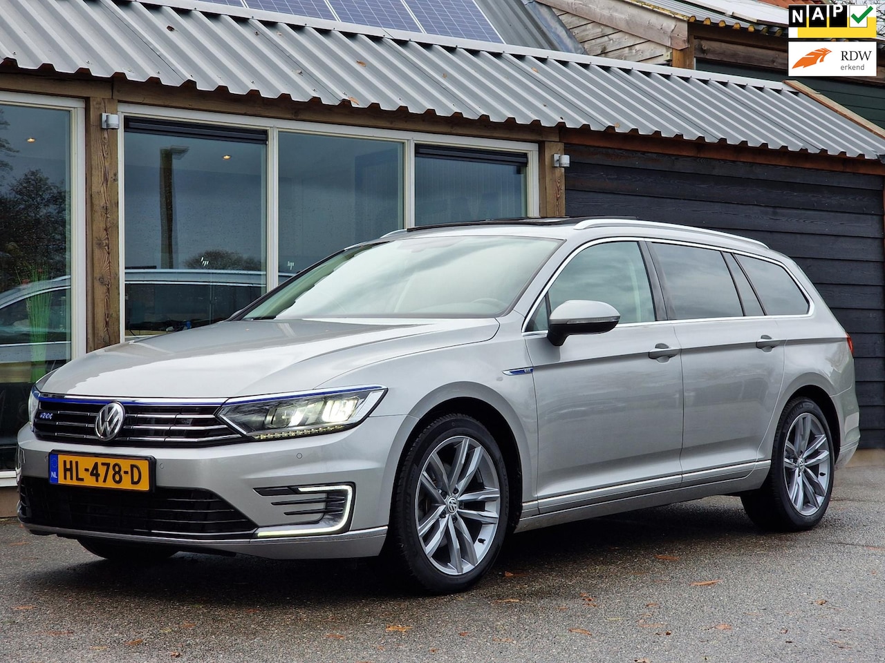 Volkswagen Passat Variant - 1.4 TSI GTE Highline 1.4 TSI GTE Highline (Panoramadak / Trekhaak / NL Auto / NAP / Goed onderhouden) - AutoWereld.nl