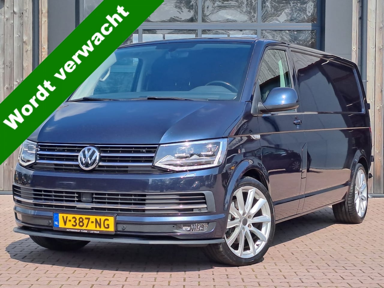 Volkswagen Transporter - 2.0 TDI 204PK L2H1 Highline | Automaat | Trekhaak | ACC | Xenon | 20"LMV | Leder | - AutoWereld.nl