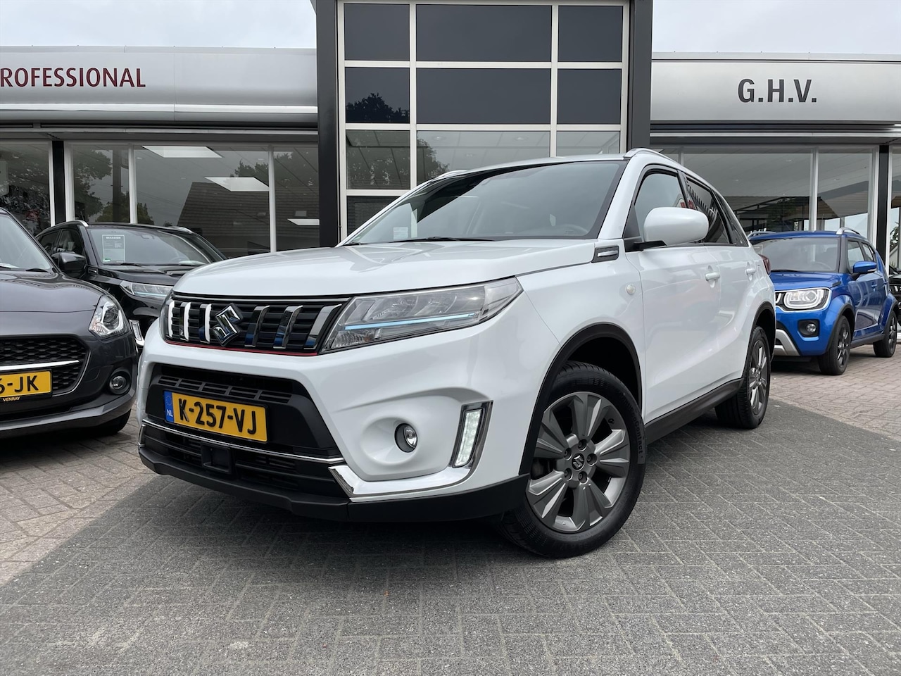 Suzuki Vitara - 1.4 Boosterjet 129pk Smart Hybrid Select | Trekhaak | Navi | - AutoWereld.nl