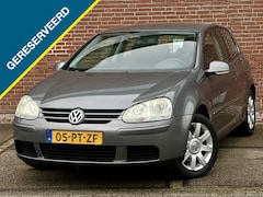 Volkswagen Golf - 1.6 FSI Sportline