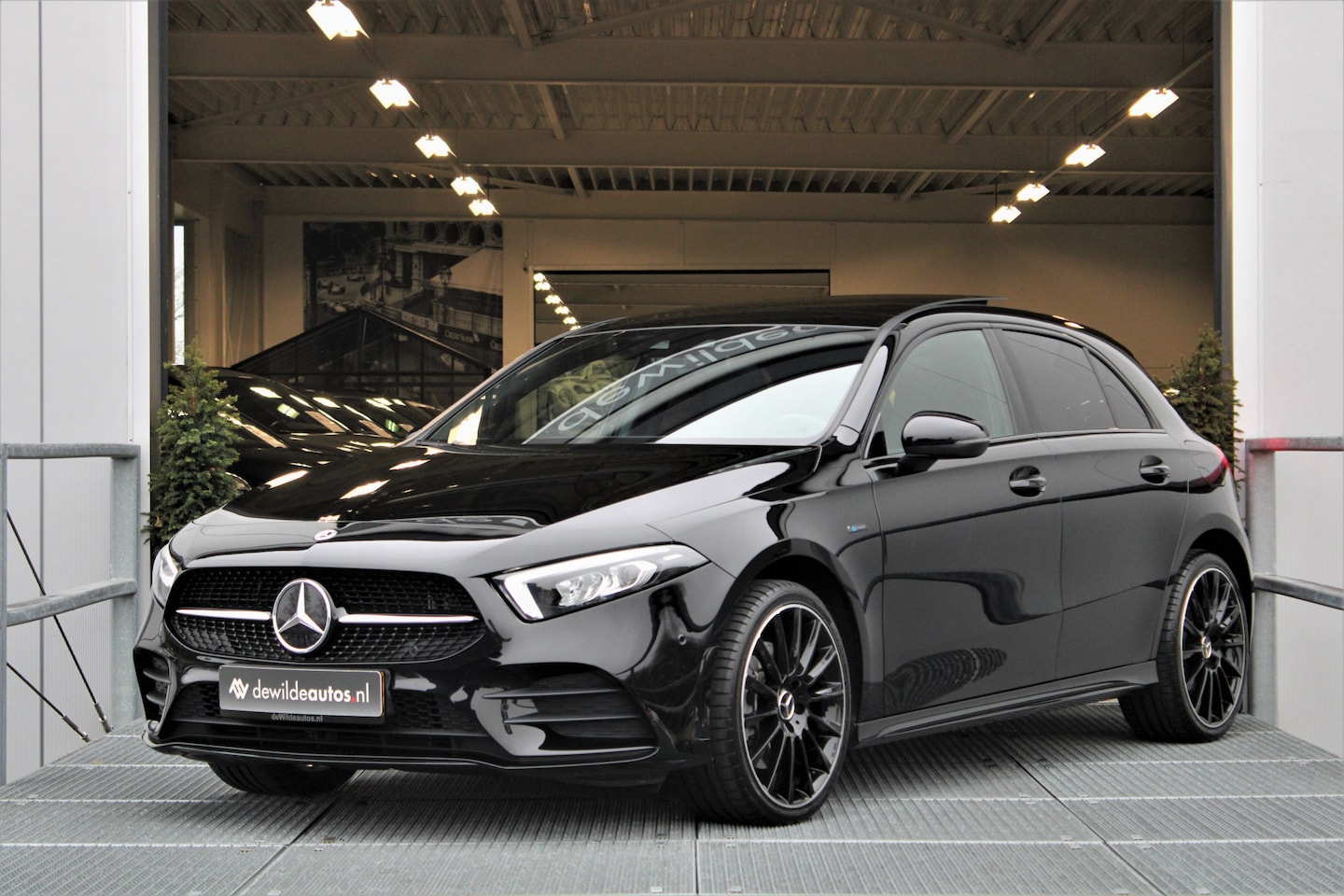 Mercedes-Benz A-klasse - 250 e AMG 218pk Pano Sfeerverlichting Camera 19-inch Apple CarPlay - AutoWereld.nl