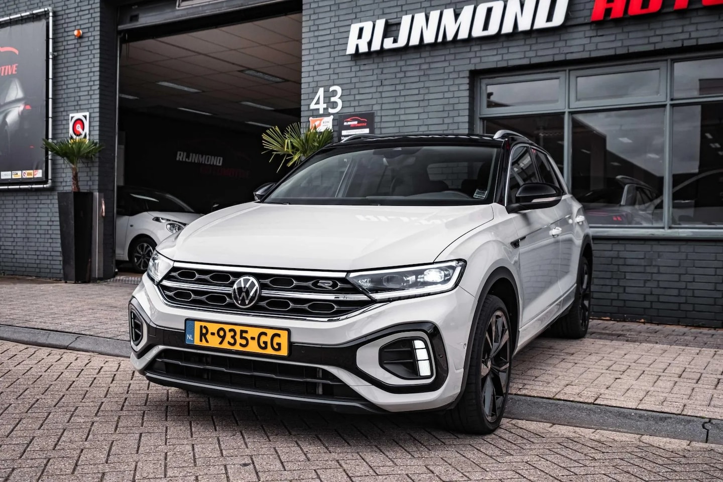 Volkswagen T-Roc - 1.5 TSI R-Line Camera|Carplay| Dealer onderhouden|Acc| - AutoWereld.nl