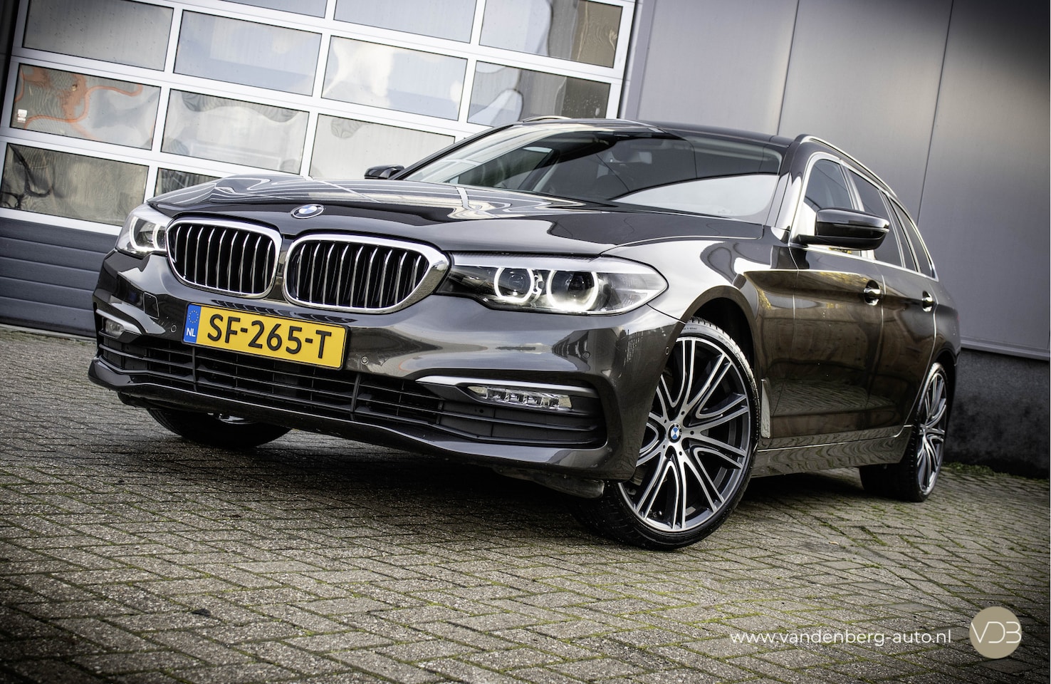 BMW 5-serie Touring - 520i Executive Leer 20inch Origineel NL - AutoWereld.nl