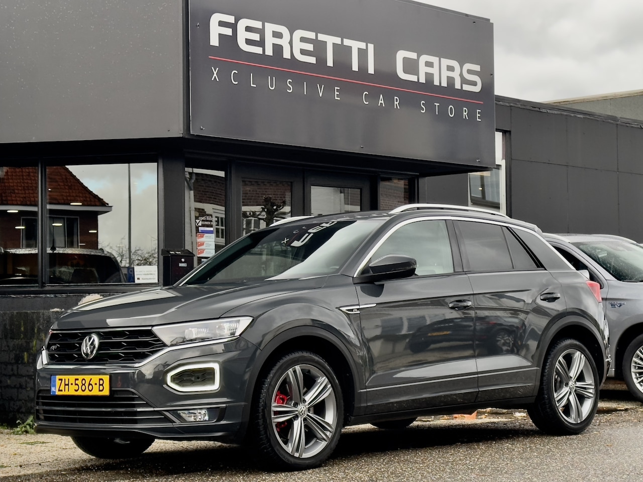 Volkswagen T-Roc - 1.5 TSI AUT7 R-LINE SPORT LEDER NAVI PARKPILOT DIGI-DASH CARPLAY LED 18 INCH-LMV PDC - AutoWereld.nl