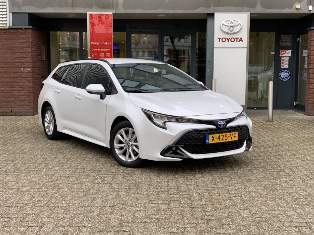 Toyota Corolla Touring Sports - Hybrid 140 Active NLauto P.camera Navi Apple/Android auto - AutoWereld.nl