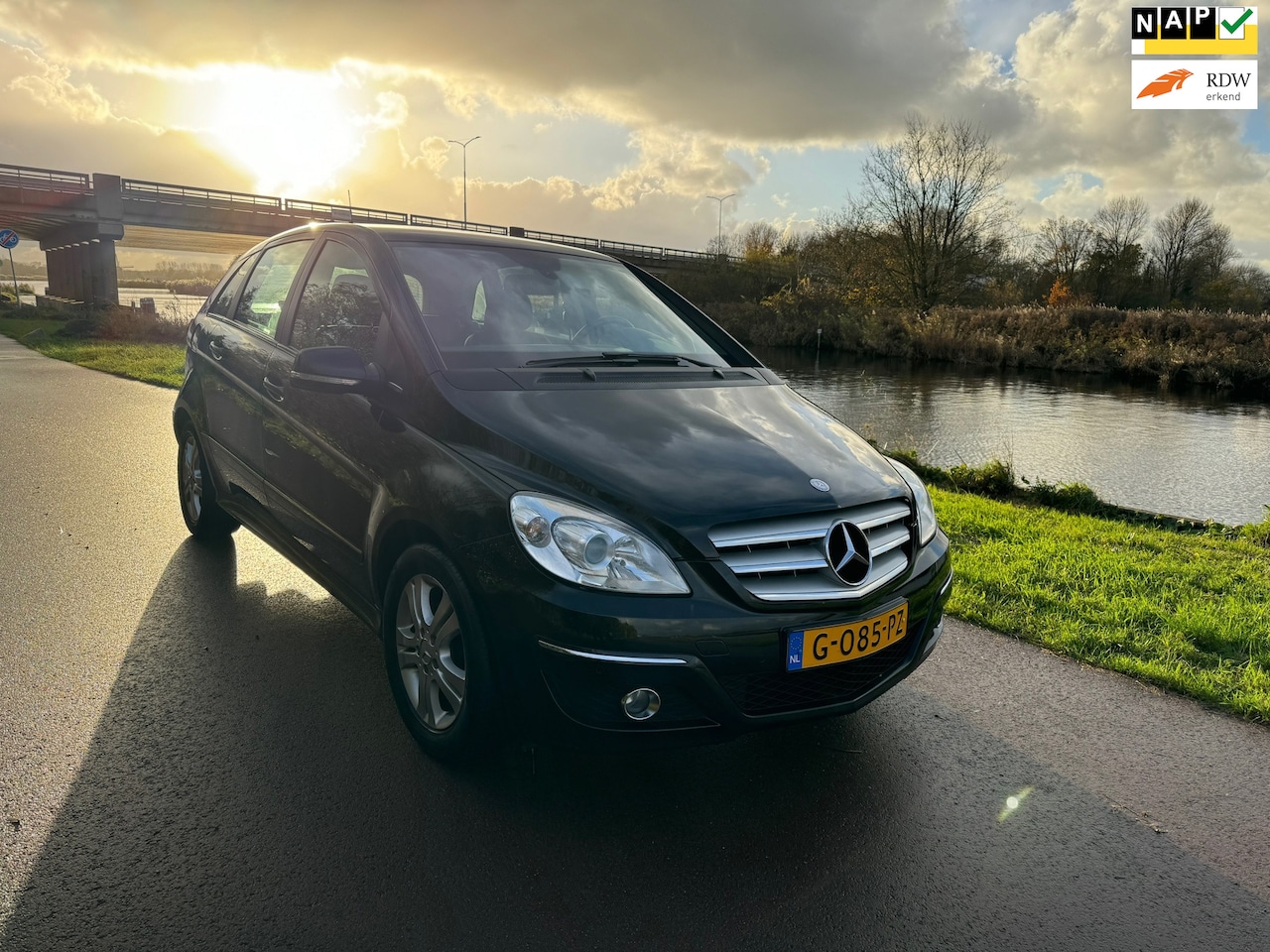 Mercedes-Benz B-klasse - 180 BlueEFFICIENCY Business CLass 180 BlueEFFICIENCY Business CLass - AutoWereld.nl