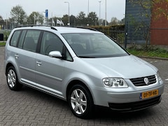 Volkswagen Touran - 2.0-16V FSI Business • LEES BESCHRIJVING •