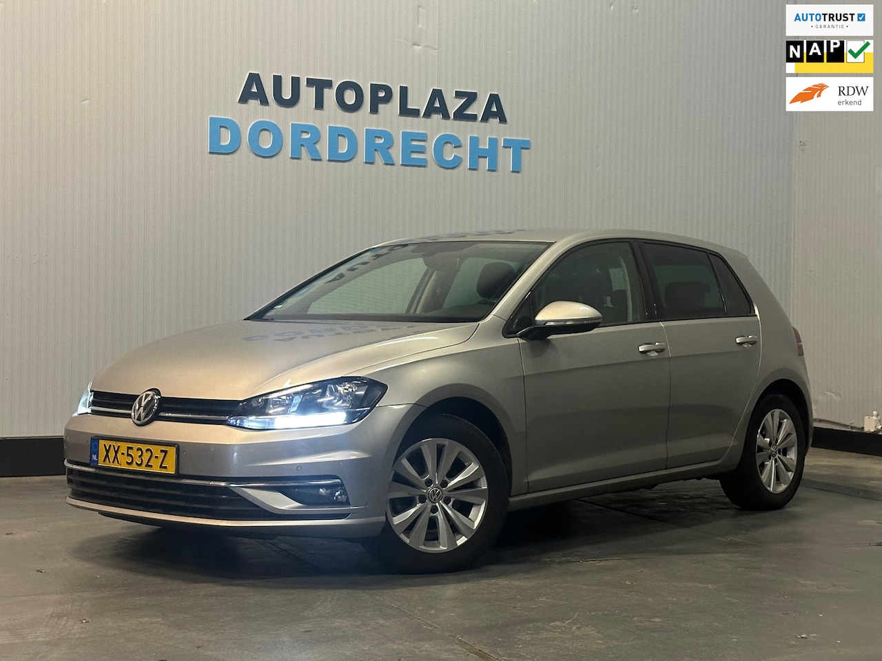 Volkswagen Golf - 1.0 TSI Comfortline Business 1.0 TSI Comfortline Business - AutoWereld.nl