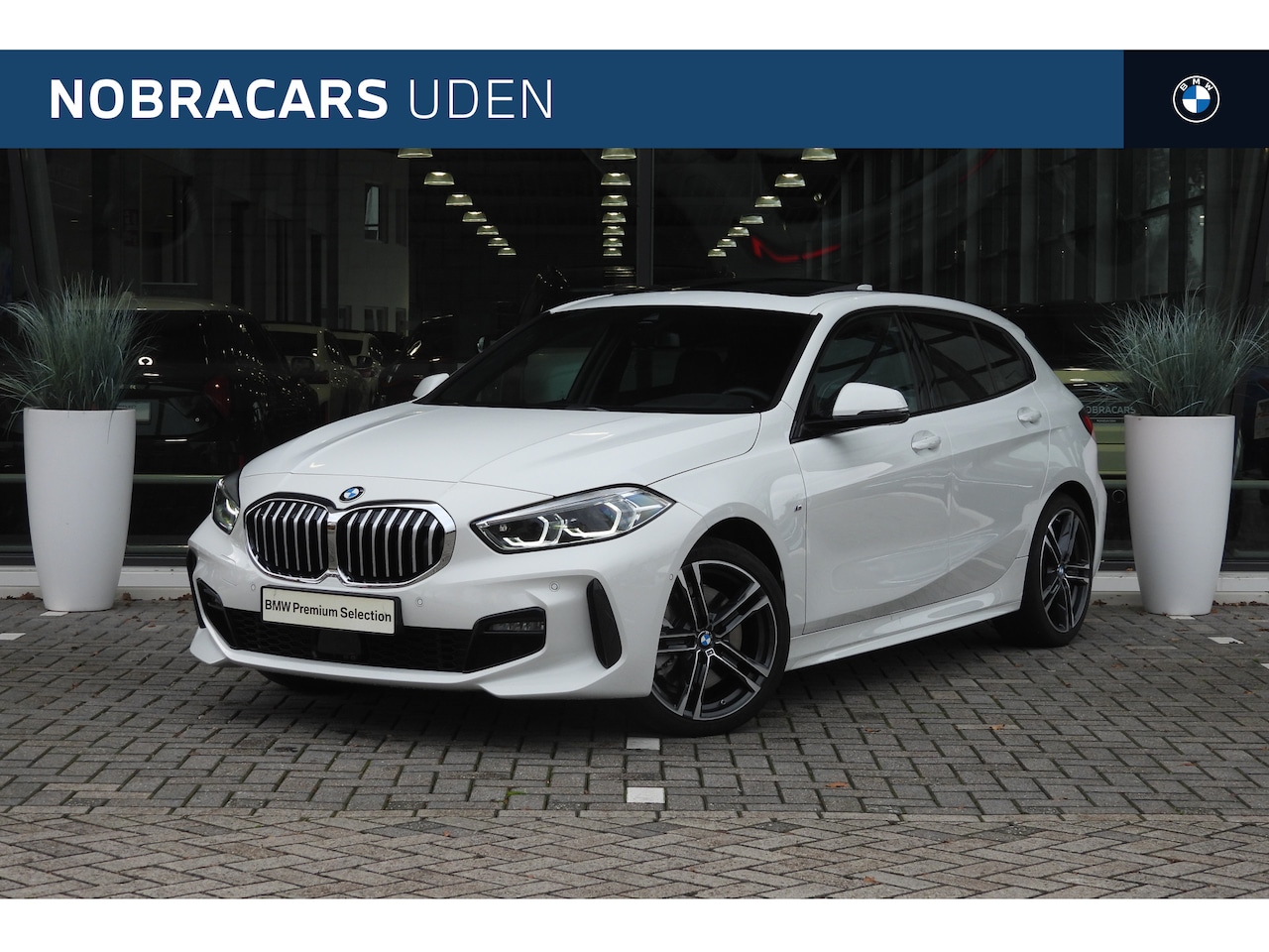 BMW 1-serie - 120i High Executive M Sport Automaat / Panoramadak / Sportstoelen / Adaptieve LED / Comfor - AutoWereld.nl