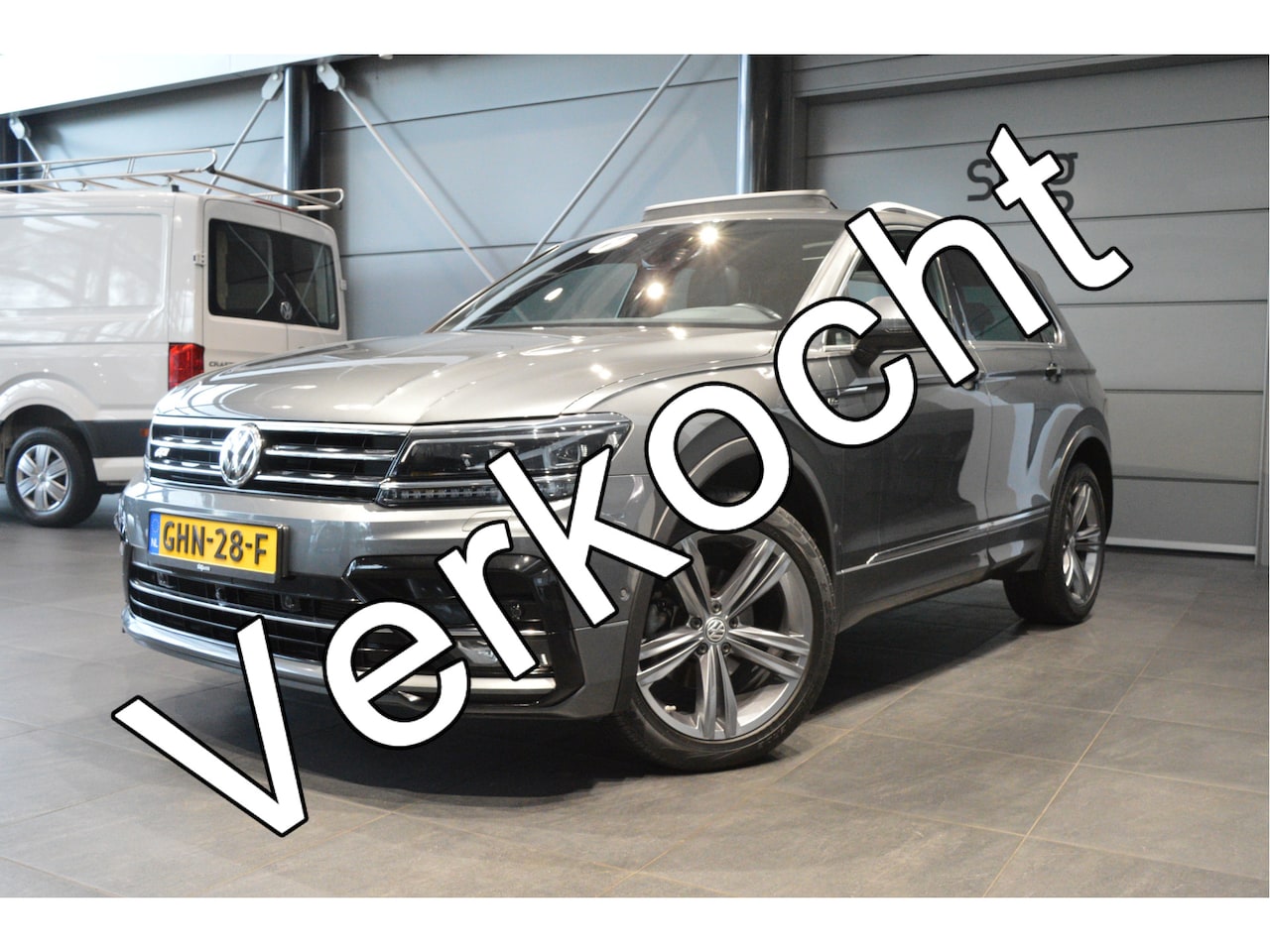 Volkswagen Tiguan - 1.4 TSI 4Motion 2X R-LINE head up camera pano trekhaak 150 pk !! - AutoWereld.nl