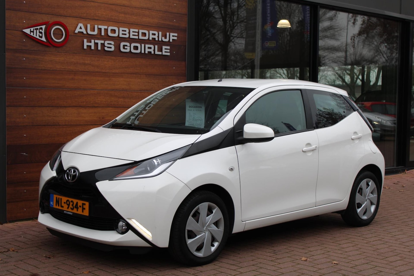 Toyota Aygo - 1.0 VVT-i x-play Automaat - AutoWereld.nl