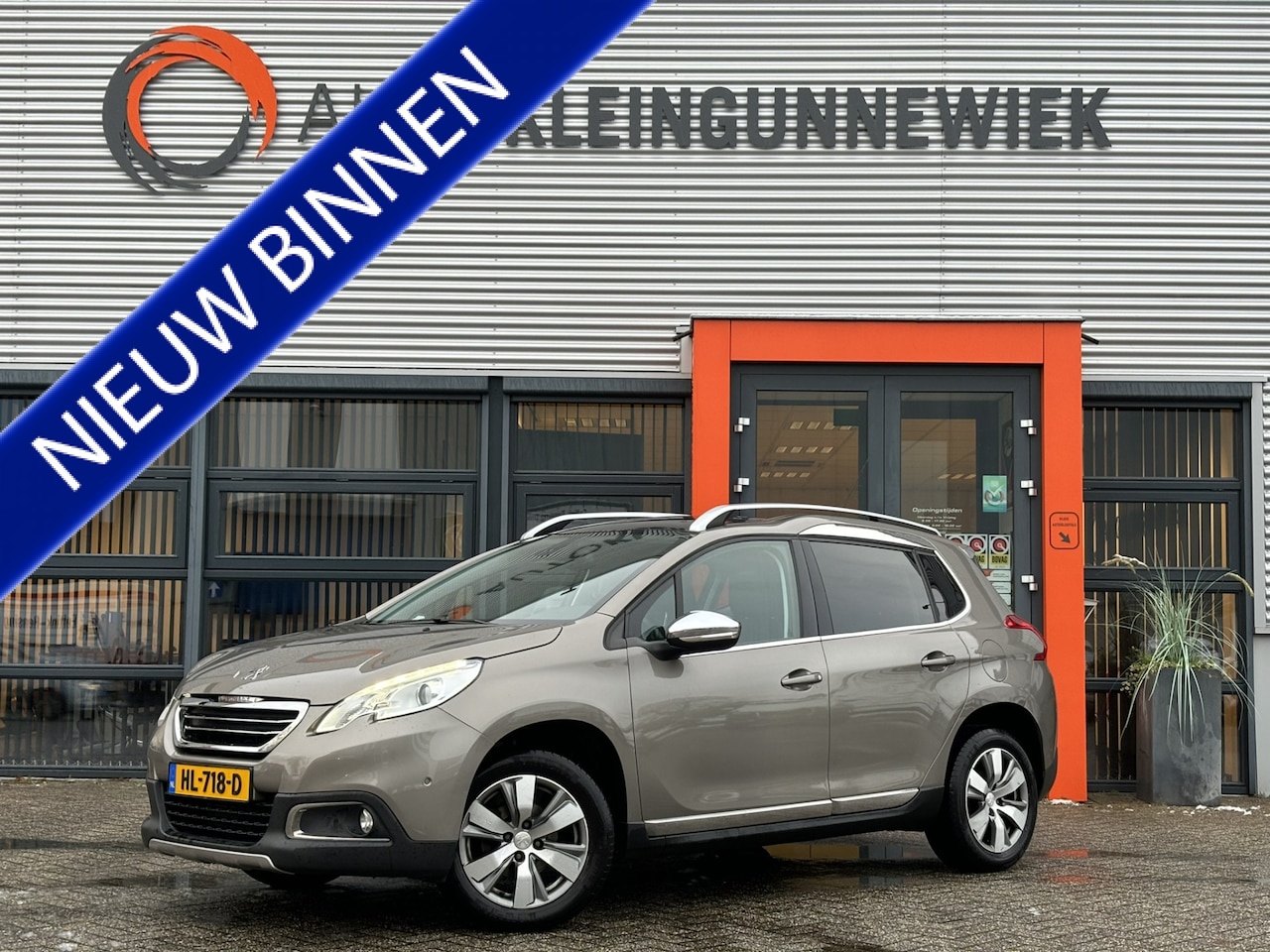 Peugeot 2008 - 1.2 PureTech Allure Automaat / Panoramadak / Airco / Navi / Parkeersensoren v+a / Trekhaak - AutoWereld.nl