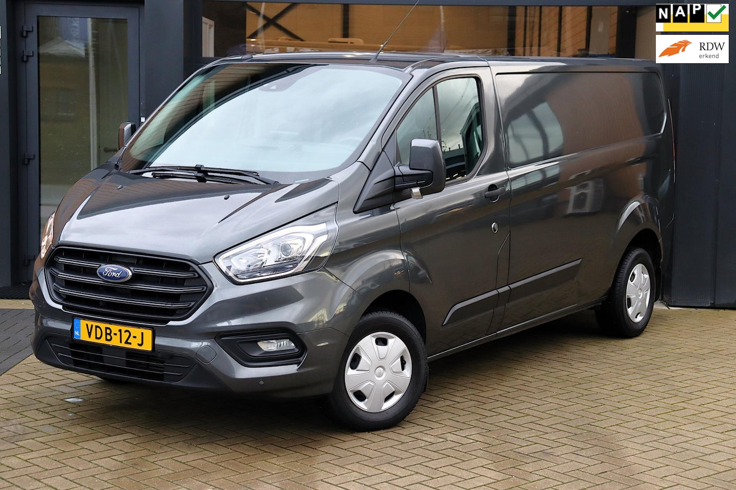 Ford Transit Custom - 300 2.0 TDCI L2H1 Trend 130 PK | Trekhaak 2700KG | Navigatie | Camera | Apple CarPlay - AutoWereld.nl