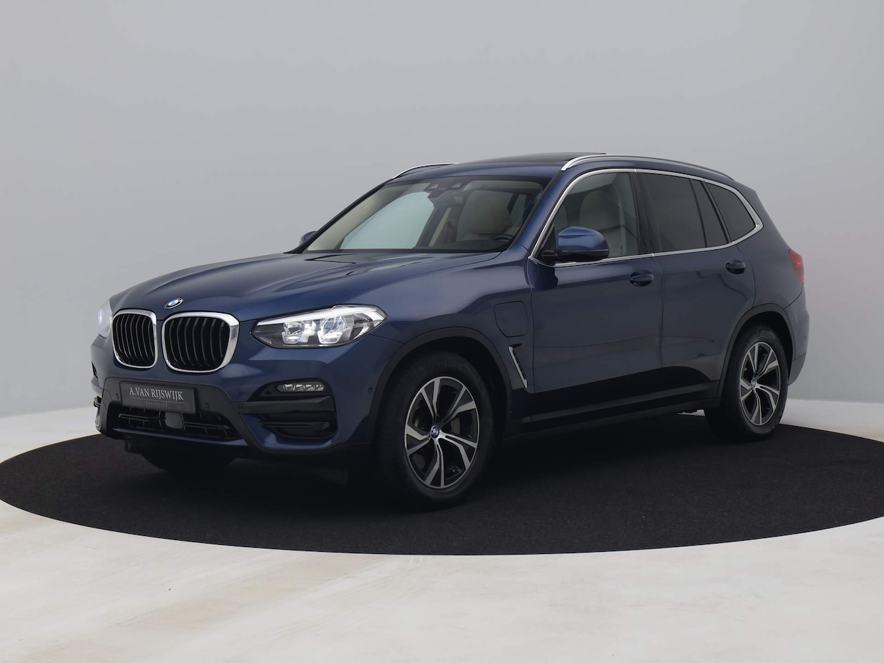 BMW X3 - xDrive30e Business Edition Plus | PANO | ADAPTIVE | CAMERA - AutoWereld.nl