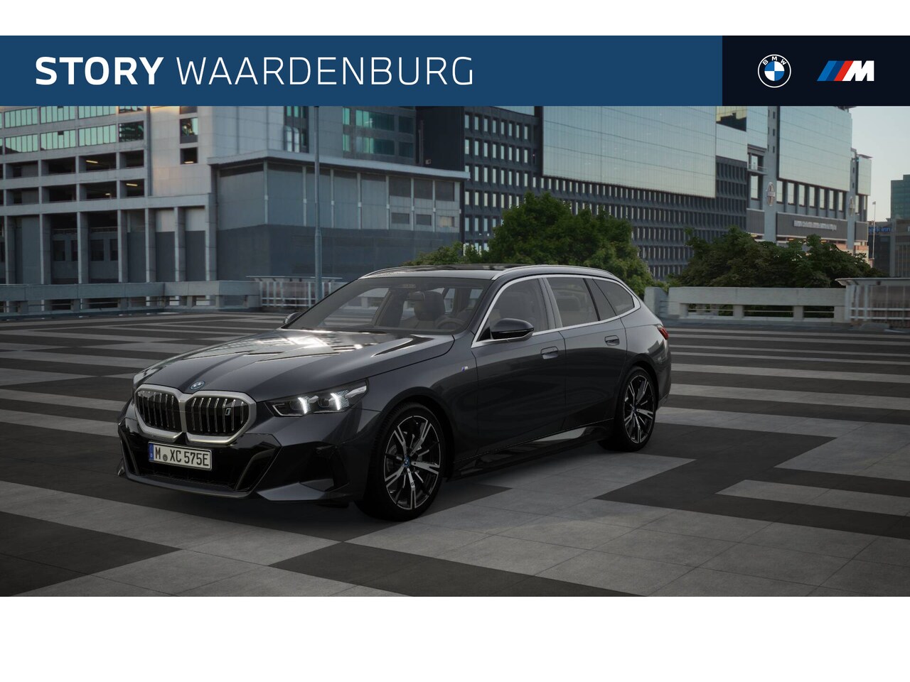 BMW i5 Touring - eDrive40 M Sport / Panoramadak / Trekhaak / Adaptieve LED / Parking Assistant / M Sportond - AutoWereld.nl