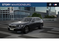 BMW i5 Touring - eDrive40 M Sport / Panoramadak / Trekhaak / Adaptieve LED / Parking Assistant / M Sportond