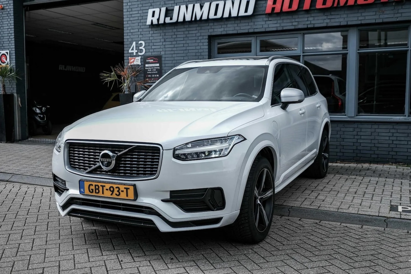 Volvo XC90 - 2.0 T8 Twin Engine AWD R-Design Led|360Camera|Carplay|7P| - AutoWereld.nl