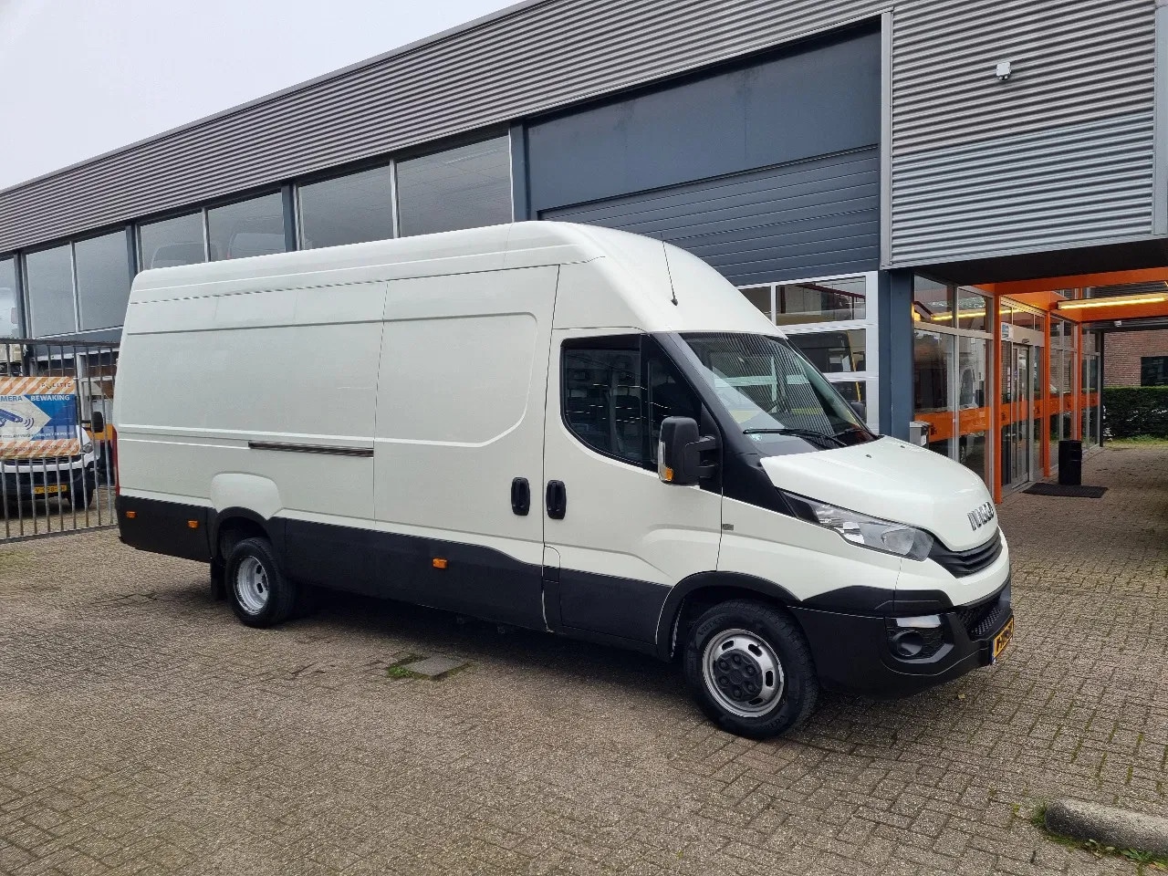 Iveco Daily - 35C18 L4H3 3.0 D Hi-Matic Euro 6 - AutoWereld.nl