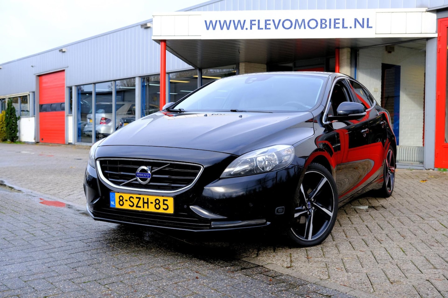 Volvo V40 - 1.6 D2 Momentum Leder|Navi|Cam|Clima\LMV - AutoWereld.nl