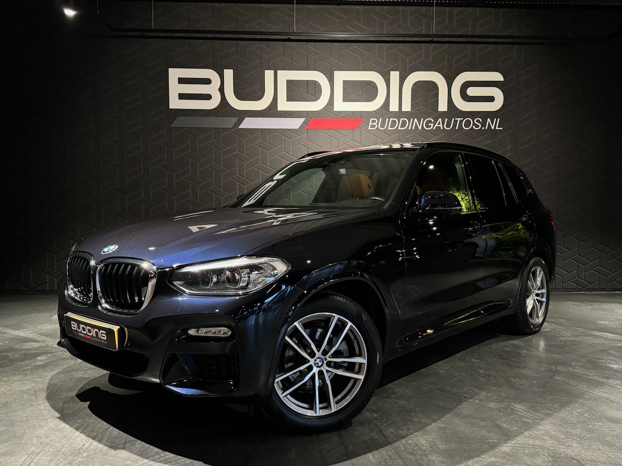 BMW X3 - xDrive20i High Exe | M-sport | Pano | Orig NL - AutoWereld.nl