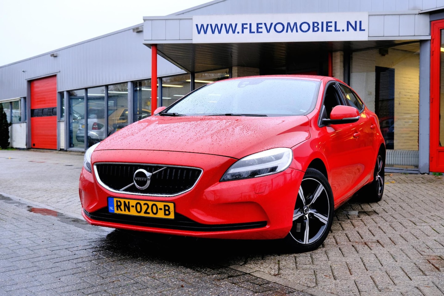 Volvo V40 - 2.0 D3 150pk Nordic+ Leder|Navi|Clima|LMV - AutoWereld.nl