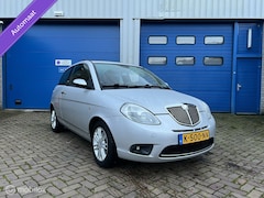 Lancia Y(psilon) - Ypsilon 1.4-16V Platino * Airco * AUT * Panoramadak