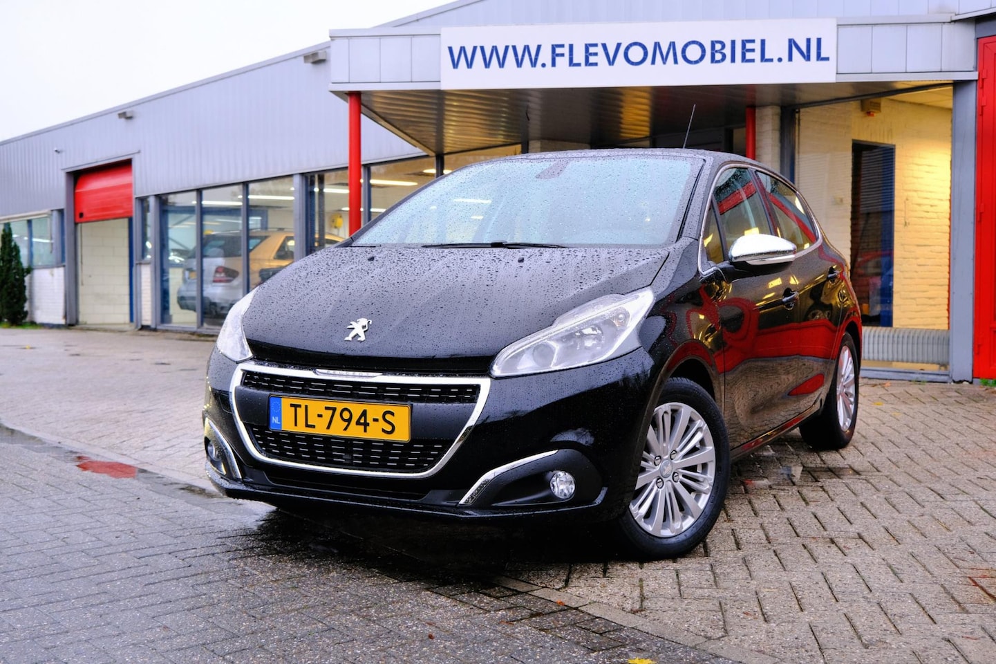 Peugeot 208 - 1.2 PureTech Allure 5-drs *14.355km!* Navi|Clima|Cruise|DAB - AutoWereld.nl