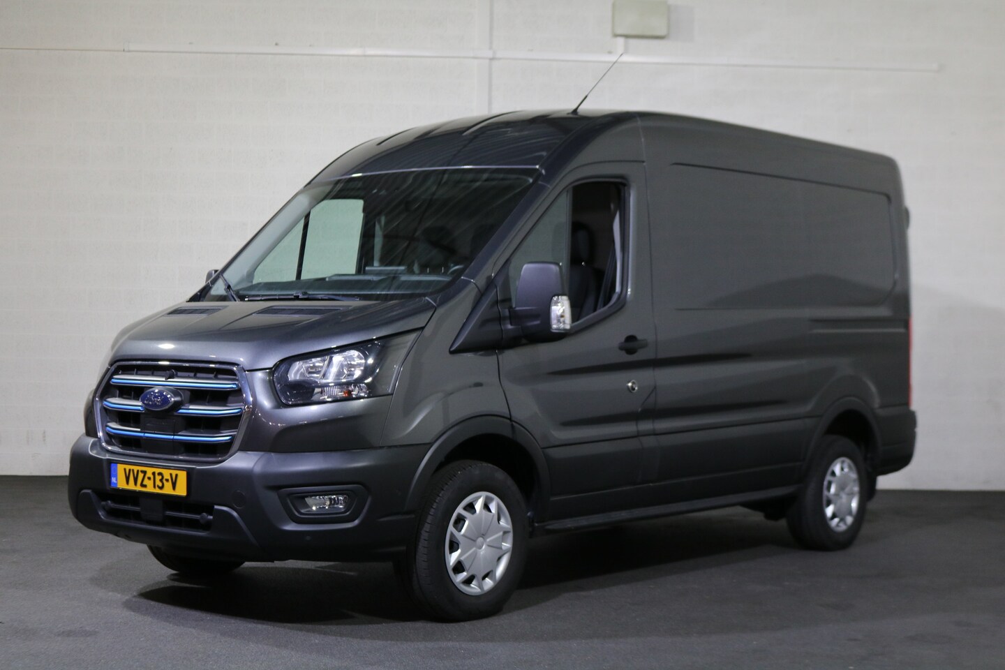 Ford E-Transit - 350 L2 H2 Trend 68 kWh Airco Navigatie Camera - AutoWereld.nl