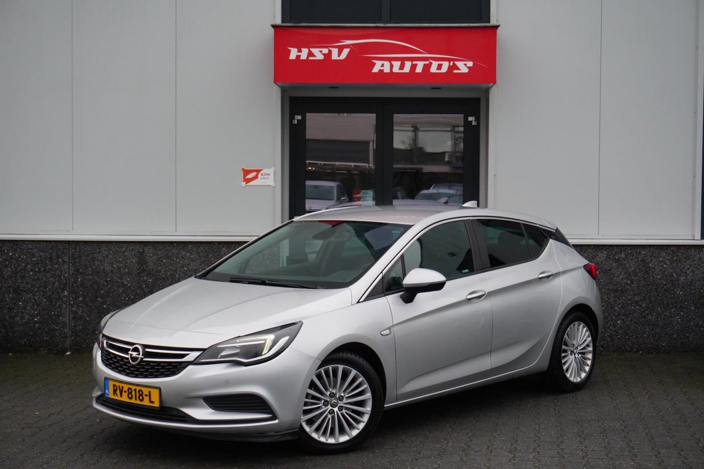 Opel Astra - 1.6 CDTI Business+ airco LM navi BTW 4-deurs - AutoWereld.nl