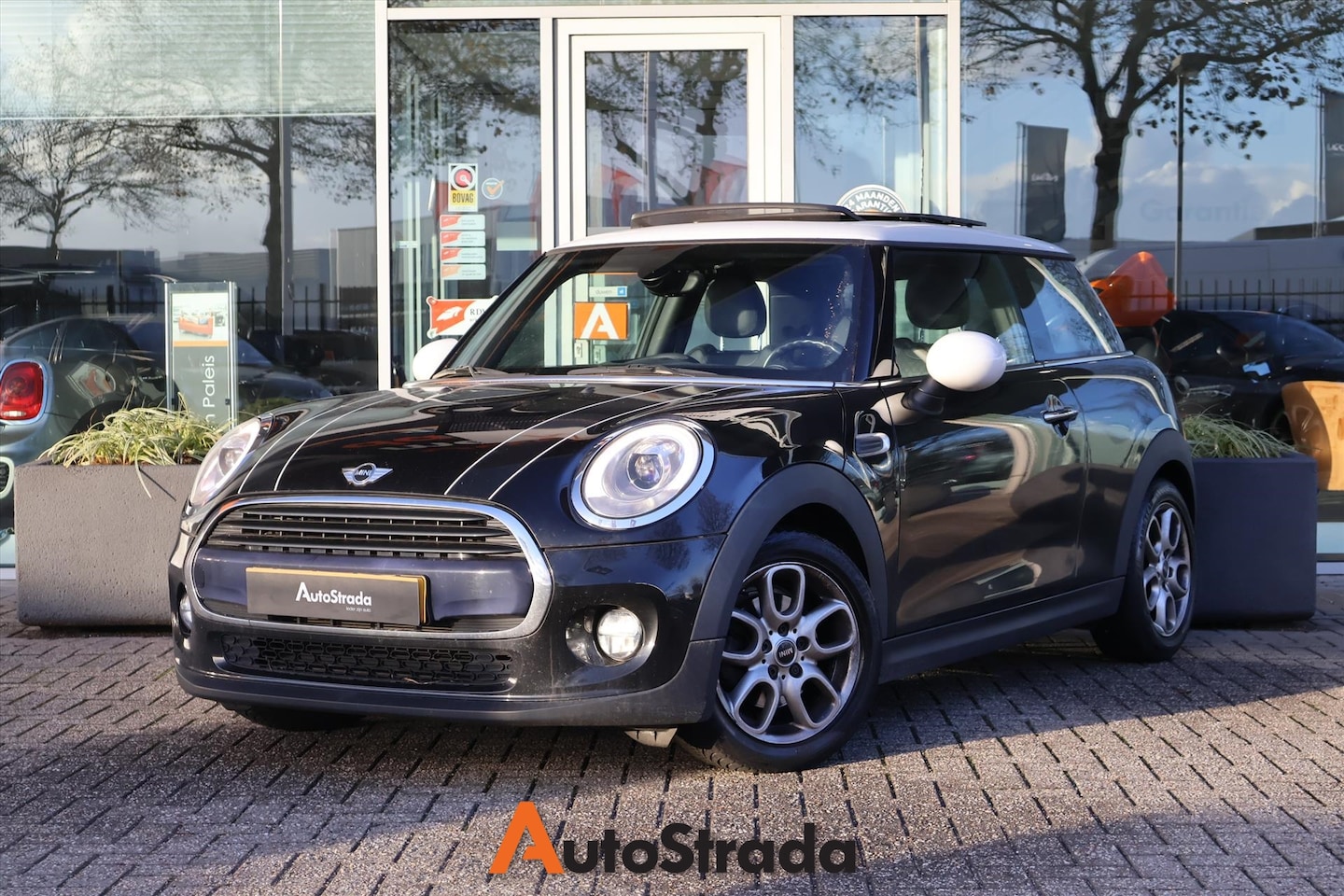 MINI Cooper - Mini 1.5 CHILI AUT | Pano | Stoelverwarming | LED | Cruise | Navi - AutoWereld.nl