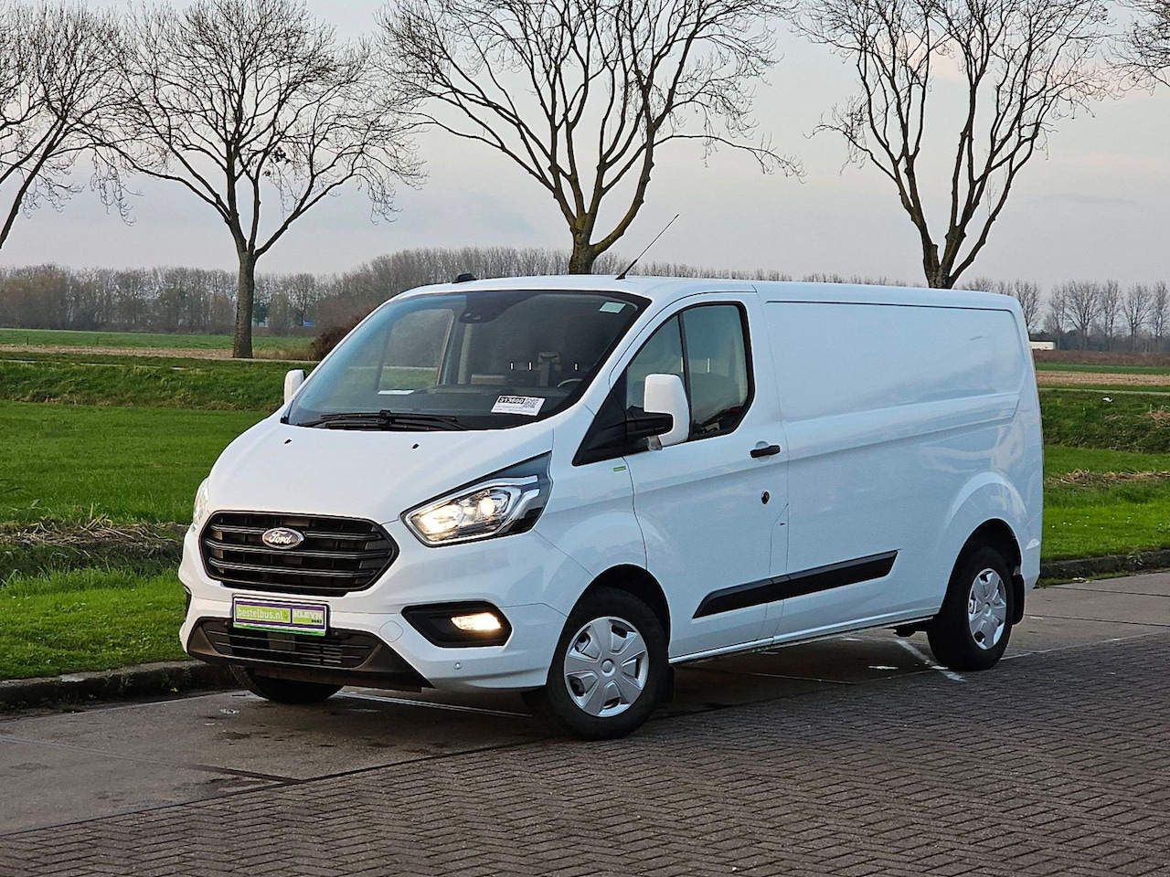 Ford Transit - TDCI L2H1 Airco Navi 130Pk Euro6 Deuren Parkeersensoren! - AutoWereld.nl